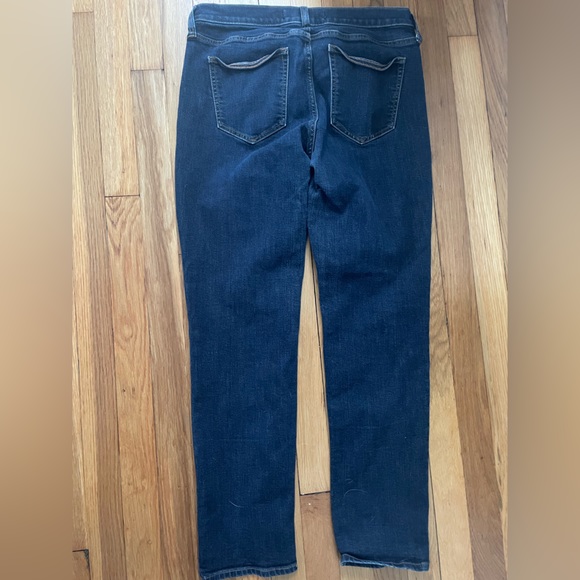 GAP Real Straight Mid Rise Classic Jeans in 28R - Picture 4 of 6